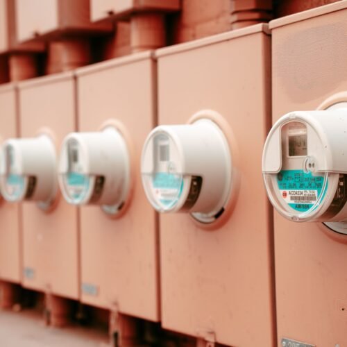 Medidores de energia em padrão de entrada elétrico